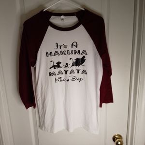 Canvas/ hakuna matada Disney T-shirt / medium / white with burgundy slee…